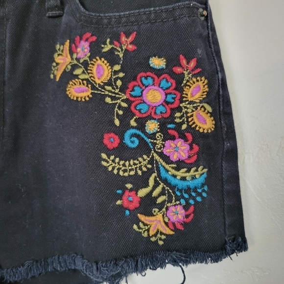 BDG High Rise Dree Cheeky Shorts 27 Black Frayed Hem Colorful Floral Embroidery - Picture 2 of 6